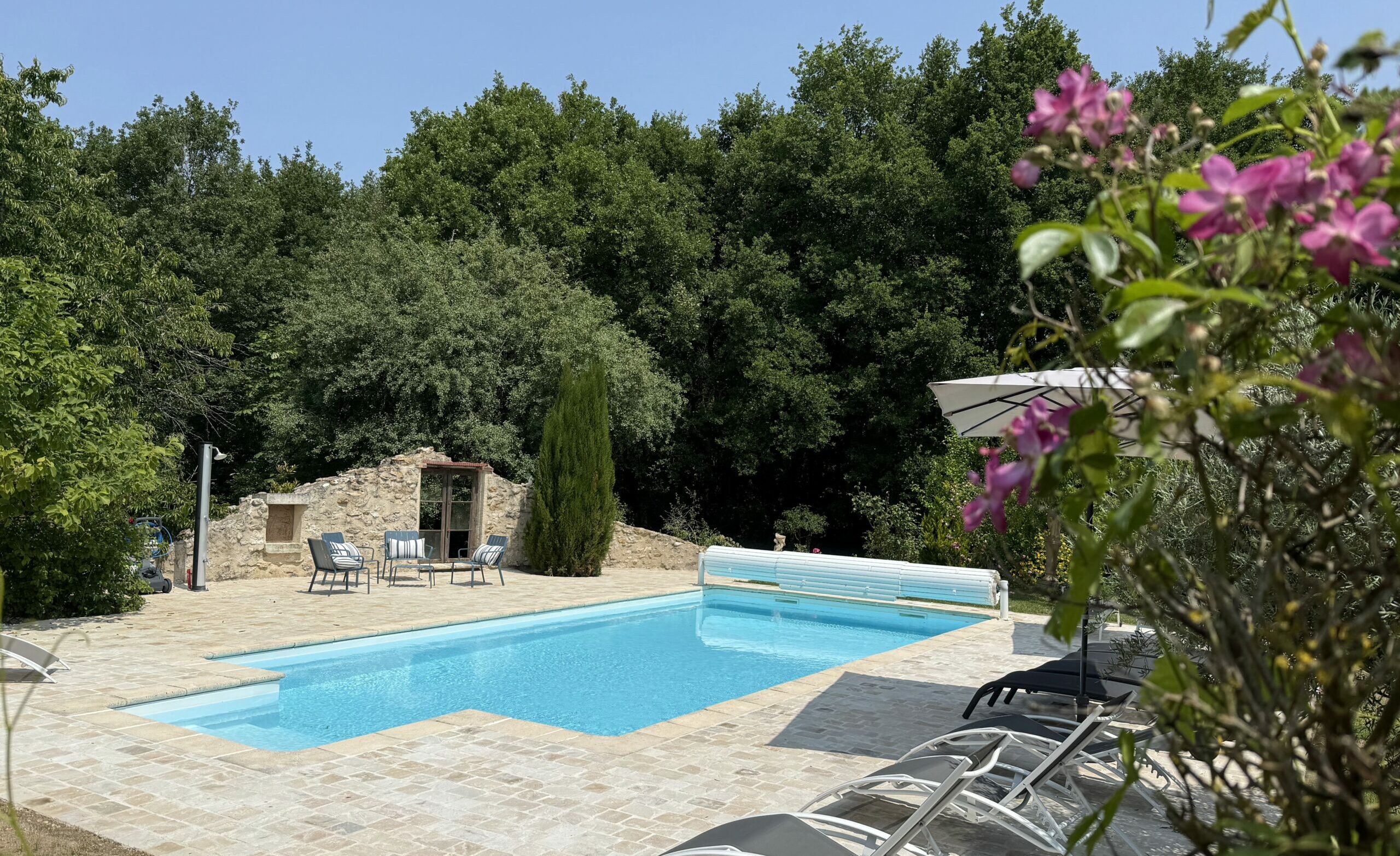 Gîte familiale avec grande piscine extérieur